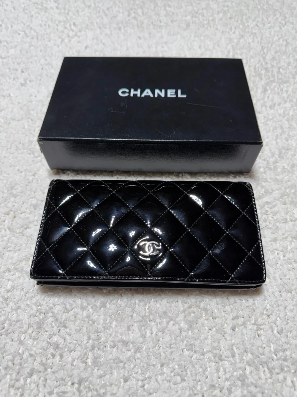 Vintage Chanel Black Patent Leather Yen Wallet Quilted CC Long Wallet - Picture 1 of 8